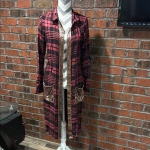 Gimmicks Plaid Longline Cardigan with Pockets. Size Small.